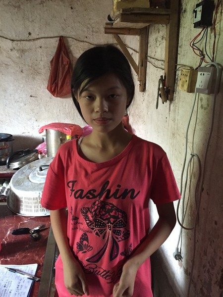 何依莲(家庭好转,中止资助)