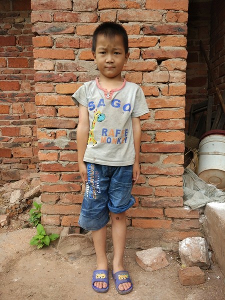 占友杰(家庭好转,中止资助)